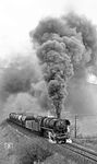 Für ein optisches und akustisches Feuerwerk sorgte 44 0221 vor einem Umleitergüterzug nach Arnstadt bei Milbitz. (04.1977) <i>Foto: Burkhard Wollny</i>