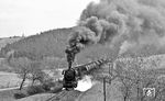 44 0221 bei Gösselborn kurz vor dem Brechpunkt der Strecke bei Singen/Thüringen. (04.1977) <i>Foto: Burkhard Wollny</i>