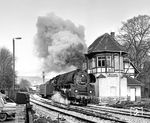Sie war die letzte Saalfelder 01.5 im Plandienst: Wenige Tage vor ihrer Abstellung dampft 01 0520 mit dem P 4005 (Camburg - Saalfeld) aus Jena. (02.01.1982) <i>Foto: Joachim Schmidt</i>