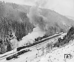 Vor dem D 904 nach Meiningen absolvierte die neue DR-Traditionslok 01 1531 vor der 132er-Planlok des Zuges ihre Lastprobefahrt, aufgenommen in Gehlberg.  (28.02.1984) <i>Foto: Joachim Schmidt</i>