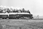 01 0534 ist mit E 800 nach Leipzig bei Triptis unterwegs.  (02.1980) <i>Foto: Joachim Schmidt</i>
