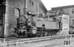94 2043 in ihrem Heimat-Bw Aue (Sachs). Alle nach dem Zweiten Weltkrieg in Deutschland verbliebenen Maschinen kamen zur Deutschen Reichsbahn (DR). Das letzte Einsatzgebiet der Loks war die im Herbst 1975 stillgelegte Steilstrecke von Eibenstock unterer Bahnhof nach Eibenstock oberer Bahnhof.  (07.07.1973) <i>Foto: Michael Malke</i>
