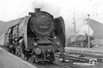 01 204 (Bw Dresden) mit 52 3410 in Leipzig Hbf. (29.03.1970) <i>Foto: Michael Malke</i>