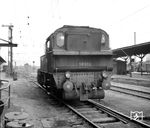 94 485, eine pr. T 16, die 1912 als "8127 Kattowitz" in Dienst gestellt worden war, in Leipzig. 1922 war die Lok mit der Gebietsabgabe Oberschlesiens in Polen verblieben. 1924 zeichnete sie die PKP in TKw 1-19 um. Nach dem deutschen Überfall auf Polen liefen die Loks zunächst mit polnischer Betriebsnummer und der Anschrift "Deutsch" weiter. Ab 1942 zeichnete man die Loks um, aus TKw 1-19 wurde 94 485. Die Lok gelangte im Februar 1945 als Räumungslok vom Bw Morgenroth zum Bw Güsten. Die zuletzt vom Bw Leipzig-Wahren aus eingesetzte Lok wurde am 22.03.1966 ausgemustert. (11.09.1964) <i>Foto: Jörg Schulze</i>