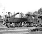 99 584 im Bahnhof Wermsdorf (b Oschatz) auf der Schmalspurbahn Mügeln – Neichen. Die Lok war am 05.11.1912 als Nr. 173 der Sächsischen Staatseisenbahn abgenommen worden und war bis 2001 auf ihrem angestammten Einsatzgebiet bei der Döllnitzbahn in Mügeln tätig. Heute steht sie im Eisenbahn- und Technik-Museum Rügen in Prora. (13.09.1964) <i>Foto: Jörg Schulze</i>