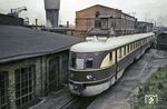 SVT 137 273 der Deutschen Reichsbahn (Bauart Köln) war als FDt 66 aus Berlin nach Hamburg gekommen und wartet im Bw Hamburg-Altona auf die Rückfahrt. (07.1961) <i>Foto: Carl Bellingrodt</i>