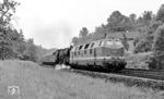 DR 118 322 vom Bw Görlitz leistet einer Görlitzer 03 Vorspann vor einem Schnellzug nach Krakow (Krakau) bei Dresden-Klotzsche. (1977) <i>Foto: Karsten Risch</i>