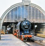 01 2204 ist mit dem E 805 nach Saalfeld in Gera Hbf eingefahren. (1980) <i>Foto: Karsten Risch</i>