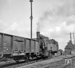 94 2105 rangiert in Eibenstock oberer Bf. Sie hatte am Ende auch die zweifelhafte Ehre, beim Abbau der Strecke ab Oktober 1975 mitzuhelfen. (19.05.1975) <i>Foto: Karsten Risch</i>