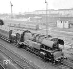 65 1050 (Bw Dresden-Altstadt) im Gleisvorfeld des Dresdner Hauptbahnhofs. (10.09.1964) <i>Foto: Jörg Schulze</i>