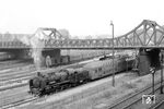 38 1966 vom Bw Dresden Altstadt macht sich als Rangierlok "M" (für Mittelhalle = Kopfgleise) in Dresden Hbf nützlich. (10.09.1964) <i>Foto: Jörg Schulze</i>