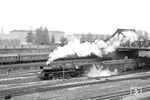 23 1107 verlässt mit einem Gex (Gepäck- und Expreßgutzug) den Dresdner Hauptbahnhof. (10.09.1964) <i>Foto: Jörg Schulze</i>