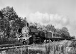 38 1757 vom Bw Eilenburg mit einem Personenzug in Borsdorf bei Leipzig. (14.09.1964) <i>Foto: Jörg Schulze</i>