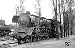 03 028 vom Bw Frankfurt (Oder) im Bw Cottbus. Die am 2. März 1932 beim Bw Breslau Hbf in Dienst gestellte Lok war vom 10. Mai 1944 bis 31. Mai 1945 hier schon einmal beheimatet. (09.08.1967) <i>Foto: Klaus Kieper, Slg. Holzborn</i>