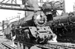 03 042 vom Bw Wittenberge im Bw Hamburg-Altona. Daneben steht 01 1075 aus Osnabrück. (24.03.1966) <i>Foto: Klaus D. Holzborn</i>