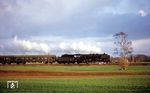 Bevor 01 2204 in den Westen verkauft werden sollte, kam die Lok völlig überraschend nochmals an der Ostseeküste beim Bw Wismar zum Einsatz. Hier ist sie mit einem Personenzug bei Sandhagen auf der Strecke Wismar - Rostock unterwegs. (11.04.1982) <i>Foto: Heiko Hamm</i>