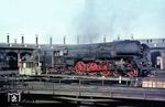 01 508 (Bw Wittenberge) auf der Doppel-Drehscheibe im Bw Hamburg-Altona. (1968) <i>Foto: Heiko Hamm</i>