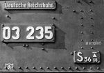 Die Führerhausbeschilderung der Rostocker 03 235 im Bw Lübeck. (1966) <i>Foto: Jochen Lawrenz</i>