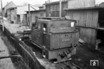1938 lieferte die Lokomotivfabrik Orenstein & Koppel die Lok Nr. 12 an die Spremberger Stadtbahn. Wie Lok Nr. 11 (spätere 99 5001, vgl. Bild-Nr. 85015) war sie auf der sogenannten Kohlebahn im Spremberger Stadtgebiet im Einsatz. Auch sie kam nach Einstellung des Verkehrs 1956 zur Deutschen Reichsbahn und wurde im RAW Görlitz für den Einsatz auf der Harzquerbahn ertüchtigt. Sie erhielt die Betriebsnummer 99 5201 und erledigte überwiegend den Rangierbetrieb im Bahnhof Nordhausen Nord. Am 6. November 1968 wurde sie ausgemustert; vier Jahre später wurde sie verschrottet.  (04.05.1967) <i>Foto: Klaus Kieper, Slg. Holzborn</i>