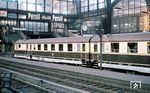 VT 12.14.02 (ein ungarischer Ganz-Triebwagen) der Deutschen Reichsbahn als Ft 165 (Hamburg-Altona ab 17.54 Uhr - Berlin Ostbf an 22.45 Uhr) in Hamburg Hbf. (05.1961) <i>Foto: Carl Bellingrodt</i>