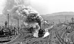 44 0324 verlässt mit einem Sandzug den Bahnhof Saalfeld in Richtung Unterwellenborn. (04.1977) <i>Foto: Burkhard Wollny</i>