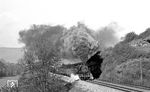 44 0398 unterbricht optisch und akustisch die Morgenruhe bei Unterwellenborn. (04.1977) <i>Foto: Burkhard Wollny</i>