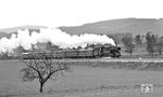 65 1058 mit P 3024 zwischen Saalfeld und Unterwellenborn. (04.1977) <i>Foto: Burkhard Wollny</i>