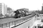 03 2081 vom Bw Berlin Ostbf verlässt vor D 110 nach Bonn den Bahnhof Berlin-Zoologischer Garten. (30.06.1970) <i>Foto: Rieger, Slg. Holzborn</i>