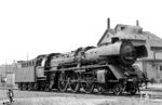 Mit der Ausstattung eines Verbrennungskammerkessels (RAW Halberstadt 263/1962 aus 39 1016) hatte 03 2098 ein halbes Jahr vor dieser Aufnahme ihre großen Windleitbleche eingebüßt. Die im Bw Halle P angetroffene Lok gehörte jetzt dem Bw Halberstadt an. (26.06.1971) <i>Foto: Slg. Klaus D. Holzborn</i>