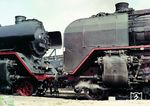 Der Kopfteilvergleich zwischen 03 117 und 01 165 im Bw Berlin Ostbf, wobei die 03 durchaus moderner wirkt. (06.05.1967) <i>Foto: Klaus D. Holzborn</i>