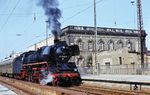 41 1148 vom Bw Staßfurt vor einem Personenzug nach Güsten in Magdeburg Hbf. (1986) <i>Foto: Andreas Höfig</i>