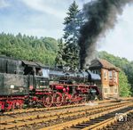 In der südlichen Bahnhofsausfahrt von Wolkenstein fährt die Karl-Marx-Stadter 50 3646 am Stellwerk 2 vorbei. (19.06.1983) <i>Foto: Joachim Schmidt</i>