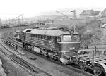 DR 120 301 fährt mit einem Güterzug aus Gerstungen in den Rangierbahnhof von Bebra ein. (04.1972) <i>Foto: Wolf Hanisch</i>