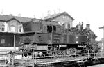 94 1670 auf der Drehscheibe im Heimat-Bw Meiningen. Die Lok ist mit der Gegendruckbremse Bauart Riggenbach ausgerüstet und war auf den Steilrampen um Suhl und Schleusingen zu Hause. (15.09.1973) <i>Foto: Eckhard Ebert</i>
