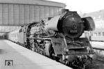 03 117 vom Bw Berlin Ostbahnhof ist mit D 1105 (Hannover - Brest) im Bahnhof Berlin Zoologischer Garten eingetroffen. (08.08.1969) <i>Foto: Hans-Jürgen Goldhorn, Slg. Karsten Risch</i>