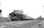 03 135 mit dem D 110 nach Bonn in Berlin-Wannsee. Die Ostbahnhofer Lok blieb bis Helmstedt am Zug. (21.04.1969) <i>Foto: Klaus D. Holzborn</i>
