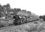 41 1185 fährt mit N 6454 aus Magdeburg in Salzwedel ein. Hinter der Lok läuft ein Reisezugwagen mit nachträglich eingebautem Gepäckabteil. (07.09.1981) <i>Foto: Joachim Schmidt</i>