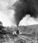 Nach dem Halt am Zwischensignal in Blankenheim (Kr Sgh) hat 44 0338 mit dem Erzzug aus Oberröblingen (Helme) einige Mühe, mit dem Zug wieder anzufahren. (20.09.1981) <i>Foto: Joachim Schmidt</i>