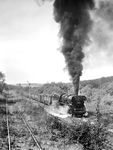 Der Erzzug mit 44 0338 nimmt nach dem Halt am Zwischensignal in Blankenheim (Kr Sangerhausen) langsam wieder Fahrt auf. (20.09.1981) <i>Foto: Joachim Schmidt</i>