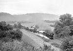 44 0115 mit einem Kranzug im Durchgangsgüterzug nach Saalfeld zwischen Orlamünde und Zeutsch. (09.09.1981) <i>Foto: Joachim Schmidt</i>