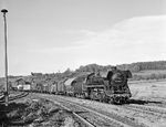 44 0305 fährt mit einem Nahgüterzug von Weida kommend in den Bahnhof Wünschendorf/Elster ein. (09.10.1981) <i>Foto: Joachim Schmidt</i>