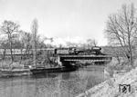 01 0505 (Bw Wittenberge) überquert mit D 337 aus Hamburg den Teltowkanal in Berlin-Kohlhasenbrück. (03.1975) <i>Foto: Karsten Risch</i>