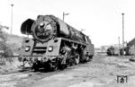 01 1518 vom Bw Berlin Ostbf im Bw Berlin-Lichtenberg. Die Lok war im Dezember 1963 im RAW Meiningen aus 01 158 rekonstruiert worden. (1979) <i>Foto: Karsten Risch</i>