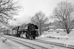 01 501 (Bw Wittenberge) fährt mit D 163 aus Hamburg durch das winterliche Berlin-Wannsee. (1968) <i>Foto: Werner Eggebrecht</i>