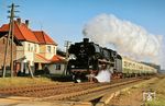 03 1010 brettert mit dem D 642 (Berlin – Halberstadt) durch Bergzow-Parchen zwischen Genthin und Burg (b Magdeburg). (21.10.1991) <i>Foto: Klaus D. Holzborn</i>