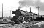 03 2250 vom Bw Frankfurt/Oder dampft aus dem Bahnhof Bad Freienwalde. (22.09.1970) <i>Foto: Klaus Kieper, Slg. Holzborn</i>