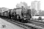 03 254 vom Bw Wittenberge mit D 164 nach Hamburg in Berlin-Tiergarten. (09.07.1964) <i>Foto: Klaus D. Holzborn</i>