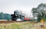 03 1010 stürmt während der Plandampfveranstaltung "Viva Magistrale" vor dem D 642 (Frankfurt/Oder – Halberstadt) bei Kade nahe Genthin vorbei. (22.10.1991) <i>Foto: Klaus D. Holzborn</i>