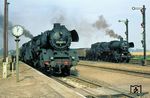 03 2257 (Bw Stendal) und 03 2002 (Bw Görlitz) treffen im Bahnhof Geestgottberg, südlich von Wittenberge, auf 52 5758 vom Bw Salzwedel. (01.08.1973) <i>Foto: Slg. Klaus D. Holzborn</i>
