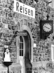 Der Bahnhof mit dem vielsagenden Namen liegt an der Strecke Mörlenbach - Weinheim. Reisen, vor der Gebietsreform 1970 in Hessen postalisch als Reisen (Odenwald) bekannt, ist heute ein Ortsteil der Gemeinde Birkenau im südhessischen Kreis Bergstraße. (1955) <i>Foto: Kopetzky</i>